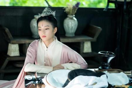 揭秘贵妃命：命运中的荣耀与挑战