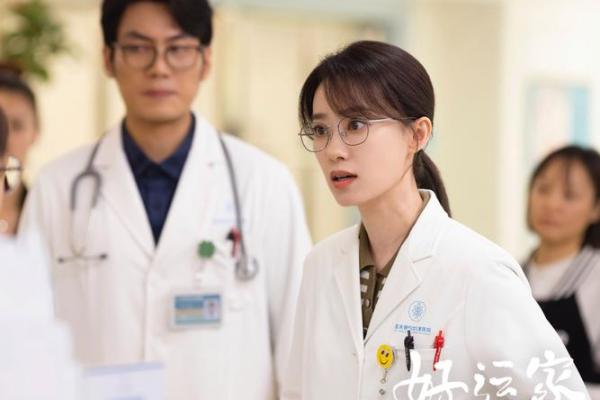 探索张小斐的生辰八字，揭开她成功的真正原因